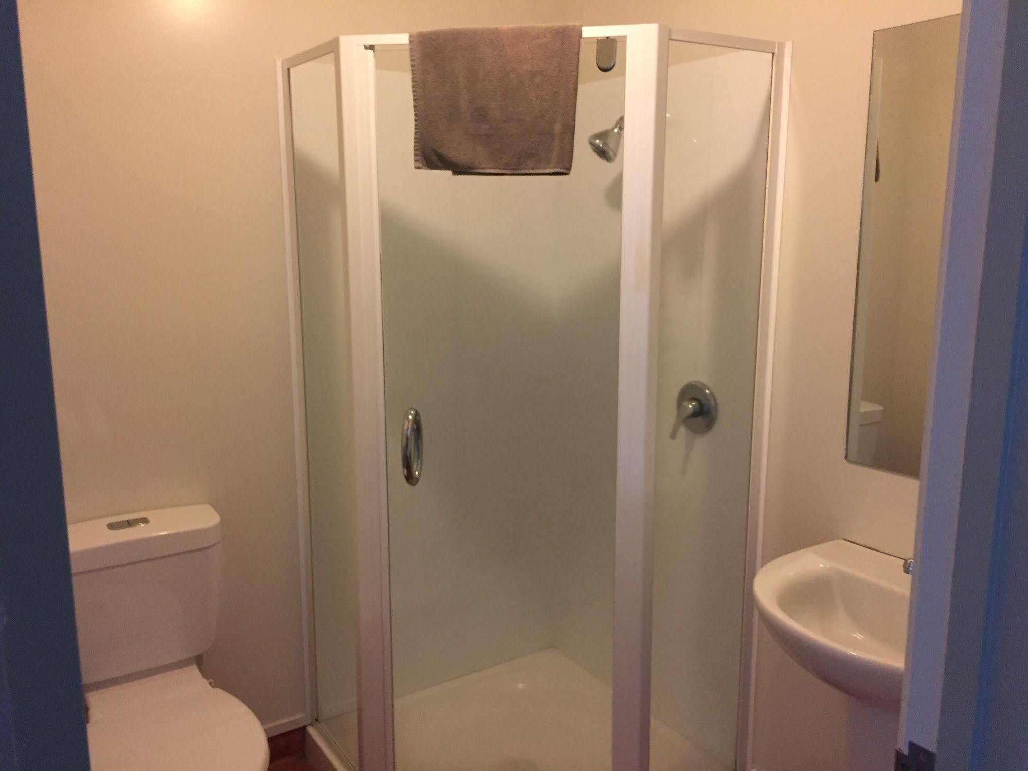 Tiki Lodge Backpackers Таупо Екстер'єр фото